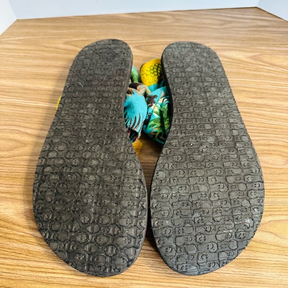 Sanuk Sandals - Picture 9 of 9